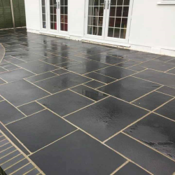 Carbon Black Natural Limestone 18-22mm calibrated - Mixed Sized Paving